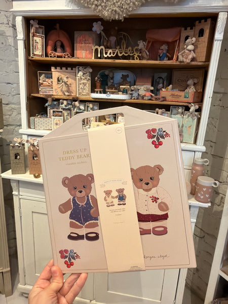 MAGICKÁ SAMOLEPKOVÁ KNIŽKA S MEDVEDÍKMI NA OBLIEKANIE