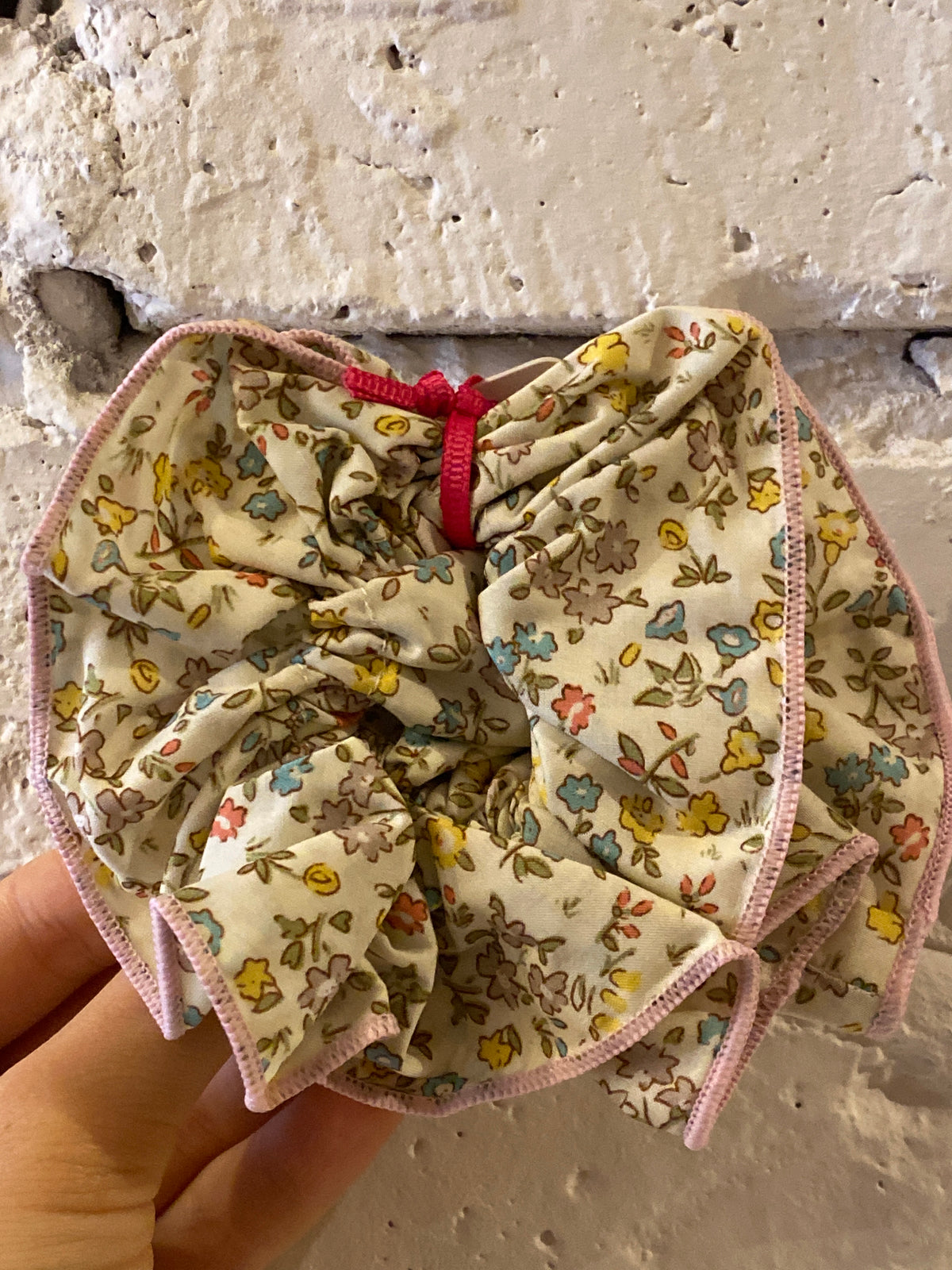 Gumička scrunchie kvetinová – obrázok 2