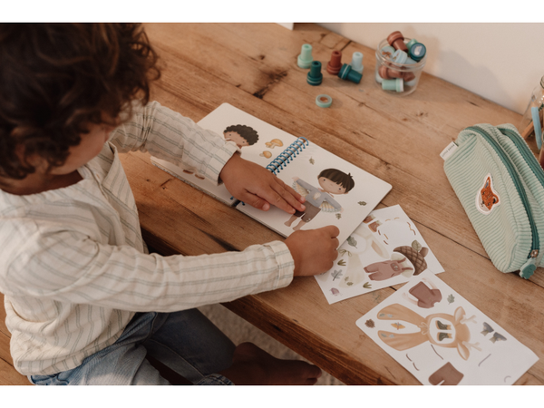 KNIHA SO SAMOLEPKAMI FOREST FRIENDS