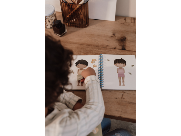 KNIHA SO SAMOLEPKAMI FOREST FRIENDS