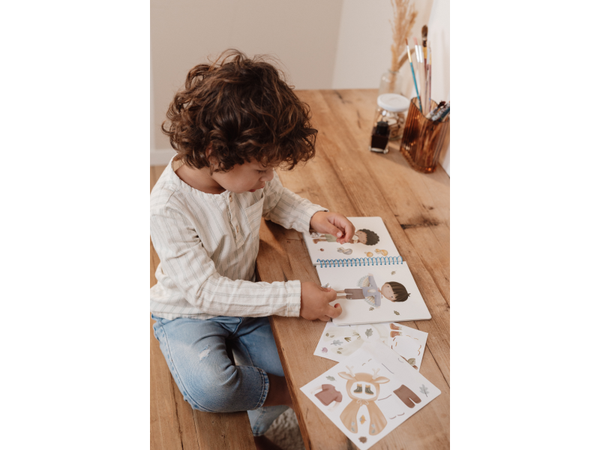 KNIHA SO SAMOLEPKAMI FOREST FRIENDS