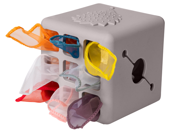 TAF TOYS BOX SO ŠATKAMI 12m