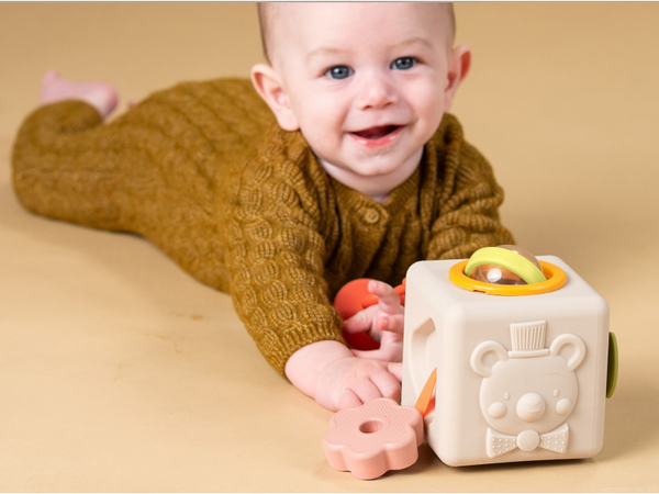 TAF TOYS KOCKA S AKTIVITAMI PEEK & PLAY