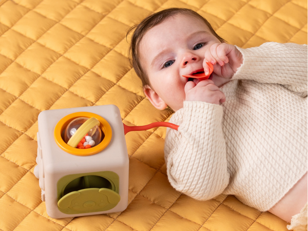 TAF TOYS KOCKA S AKTIVITAMI PEEK & PLAY
