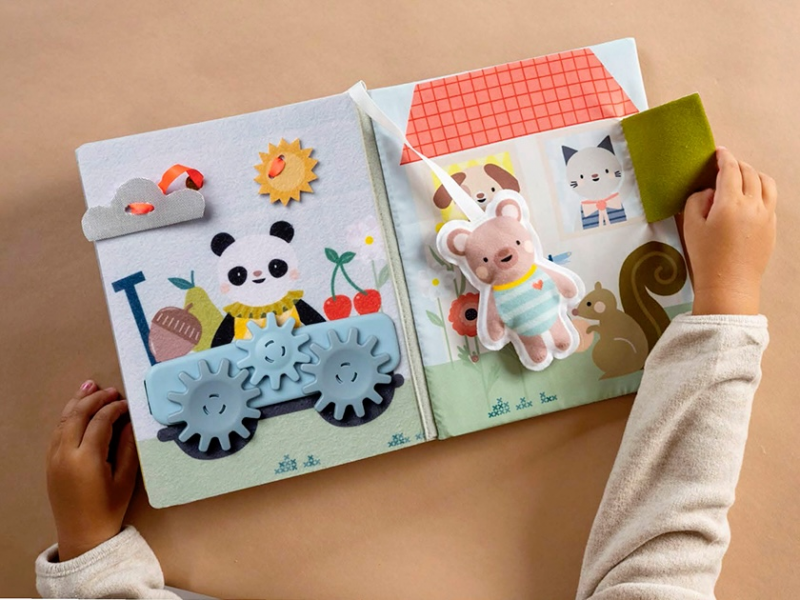 TAF TOYS knižka S aktivitami my home busy book – obrázok 2
