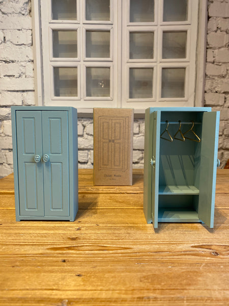 SKRIŇA DREVENÁ SOFT BLUE (malý nábytok MAILEG, môžete však použitť aj vo veľkom dome do detskej izbičky)