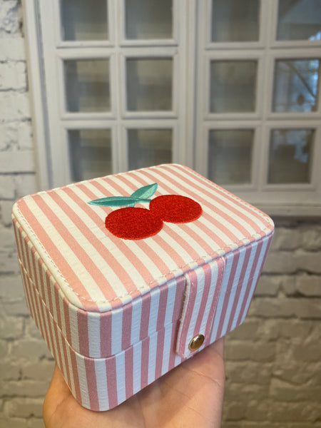 ŠPERKOVNICA S ČEREŠNIČKAMI