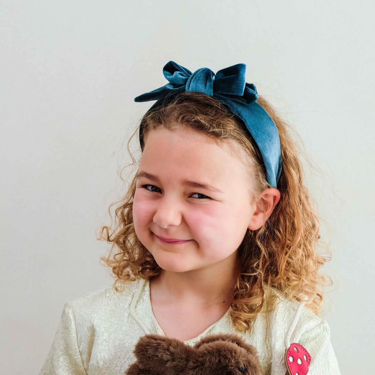 192069 35 VELVET EDIE BOW HEADBAND 1800x1800.jpg