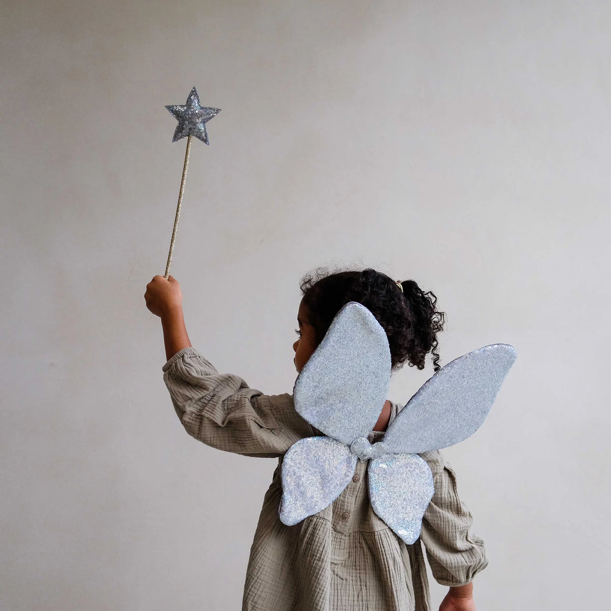 105007 06 SILVER SPARKLE SEQUIN WINGS 605008 06 SEQUIN WAND SILVER 1 1800x1800.jpg