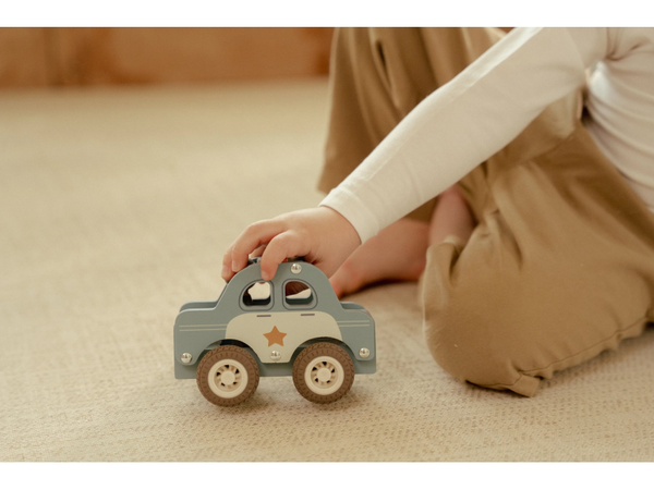 POLICAJNÉ AUTO DREVENÉ