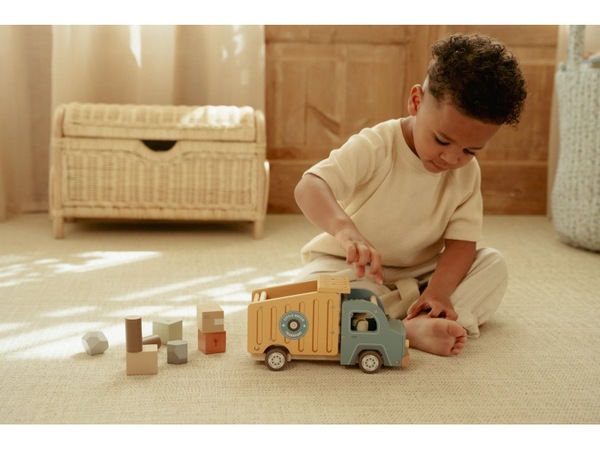 NÁKLADIAK SO SKLÁPAČKOU DREVENÝ