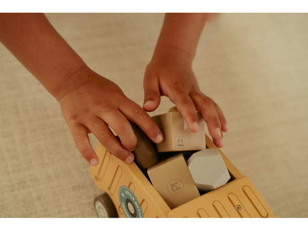 NÁKLADIAK SO SKLÁPAČKOU DREVENÝ