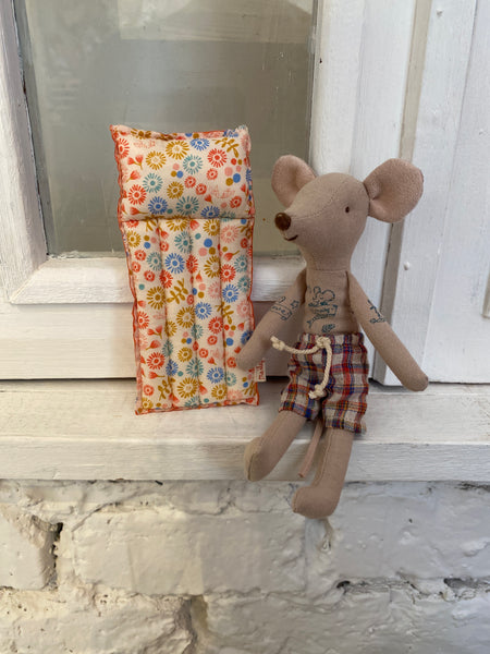 MYŠIAK TATINKO DOVOLENKÁR