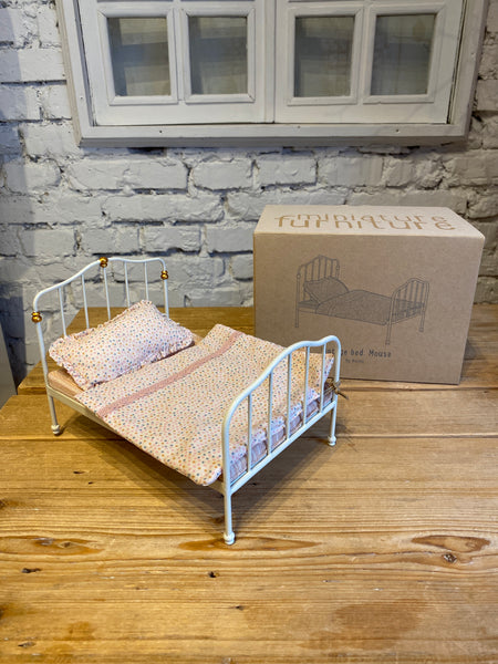 KOVOVÁ VINTAGE POSTEĽ off white