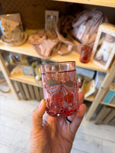 TRBLIETAVÝ DETSKÝ POHÁR S GLITRAMI 2KS ČEREŠNE