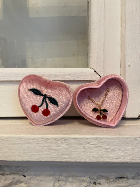 NÁHRDELNÍK V LUXUSNEJ KRABIČKE 🍒