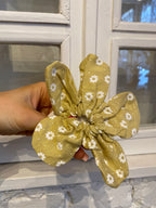 Gumička scrunchie margarétka – obrázok 2