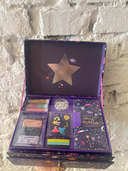 ŠPERKOVNICA NA KLÚČIK S PRíSLUŠENSTVOM NA VÝROBU ŠPERKOV