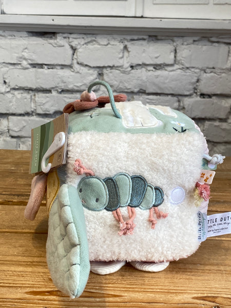 AKTIVITY KOCKA PLYŠOVÁ KVETY A MOTÝLE