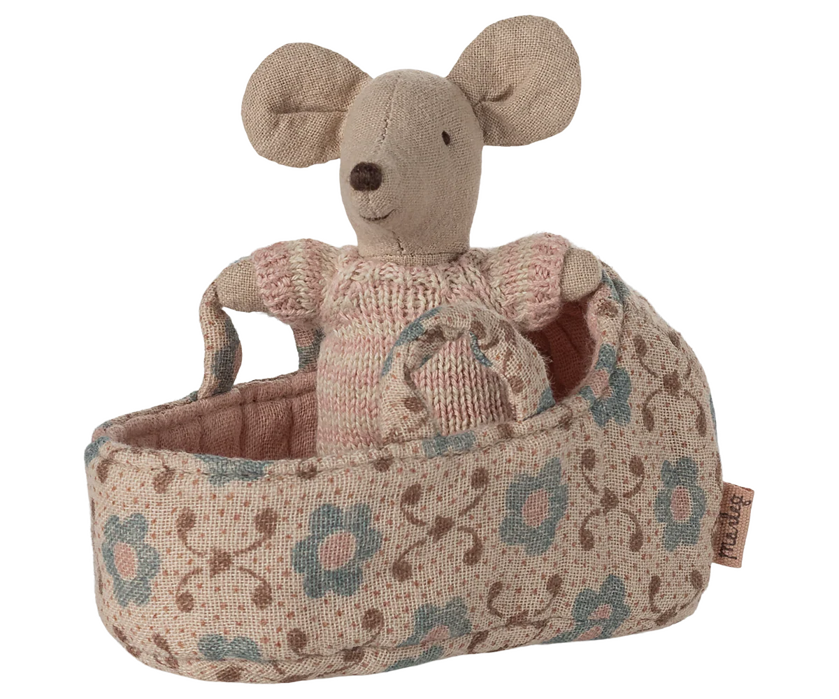 Baby myška V košíku rose