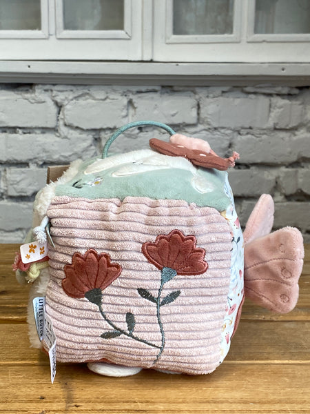 AKTIVITY KOCKA PLYŠOVÁ KVETY A MOTÝLE