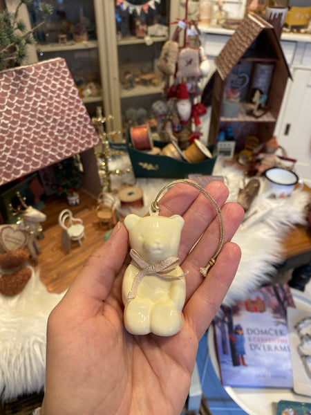 MACKO V KRABIČKE OZDOBKA rose