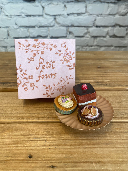 KOLÁČIKY NA PODNOSE