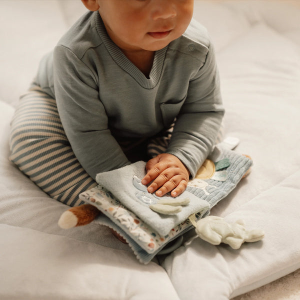 ZÁVESNÁ TEXTILNÁ KNIŽKA S AKTIVITAMI FOREST FRIENDS