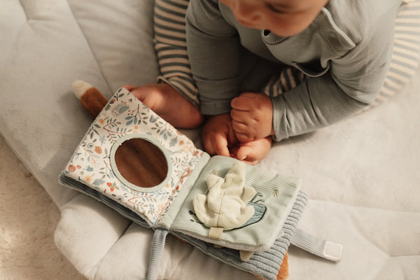 ZÁVESNÁ TEXTILNÁ KNIŽKA S AKTIVITAMI FOREST FRIENDS