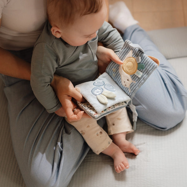 ZÁVESNÁ TEXTILNÁ KNIŽKA S AKTIVITAMI FOREST FRIENDS