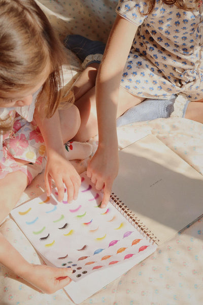 SAMOLEPKOVÁ KNIHA – vintage tváričky a opakovane použiteľné nálepky 3+